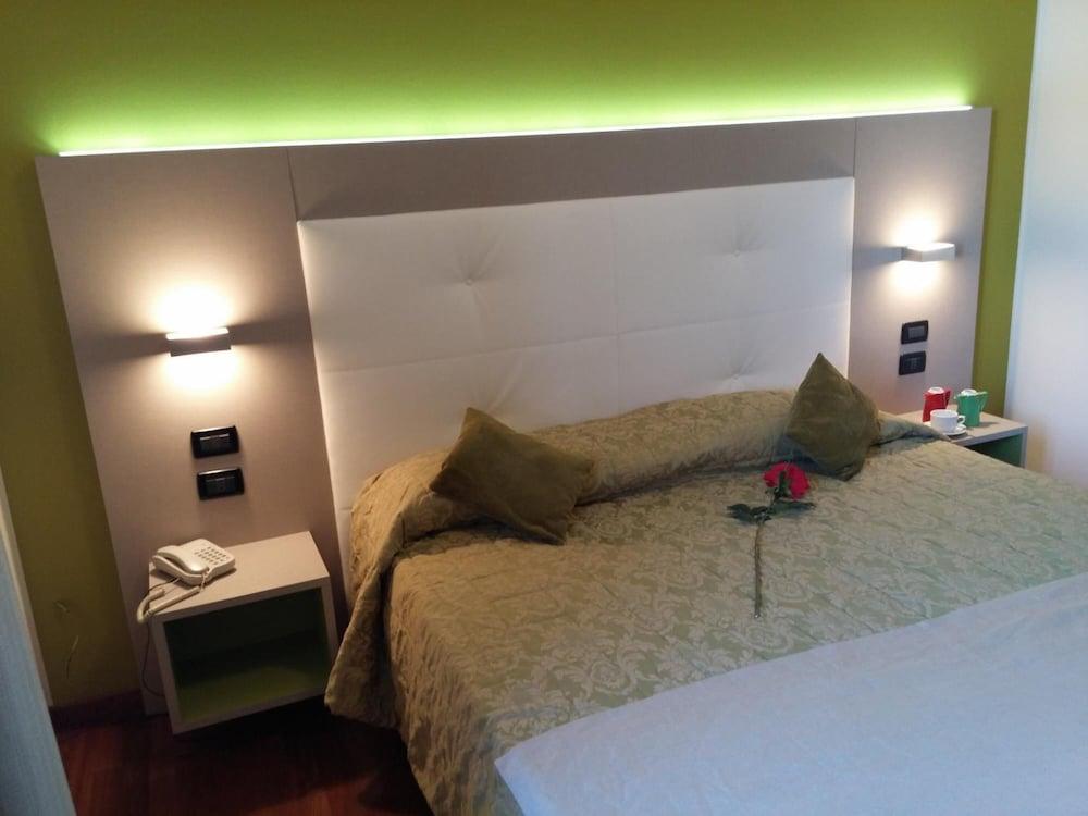 Hotel Milano Palmanova Esterno foto