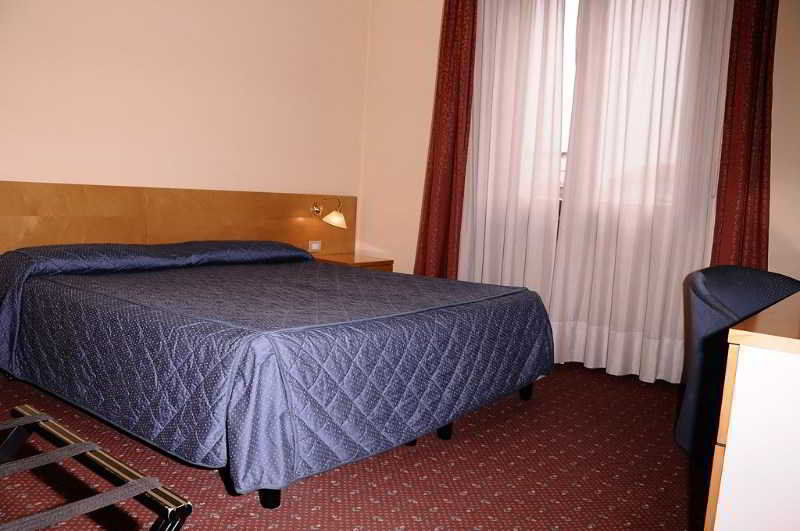 Hotel Milano Palmanova Esterno foto