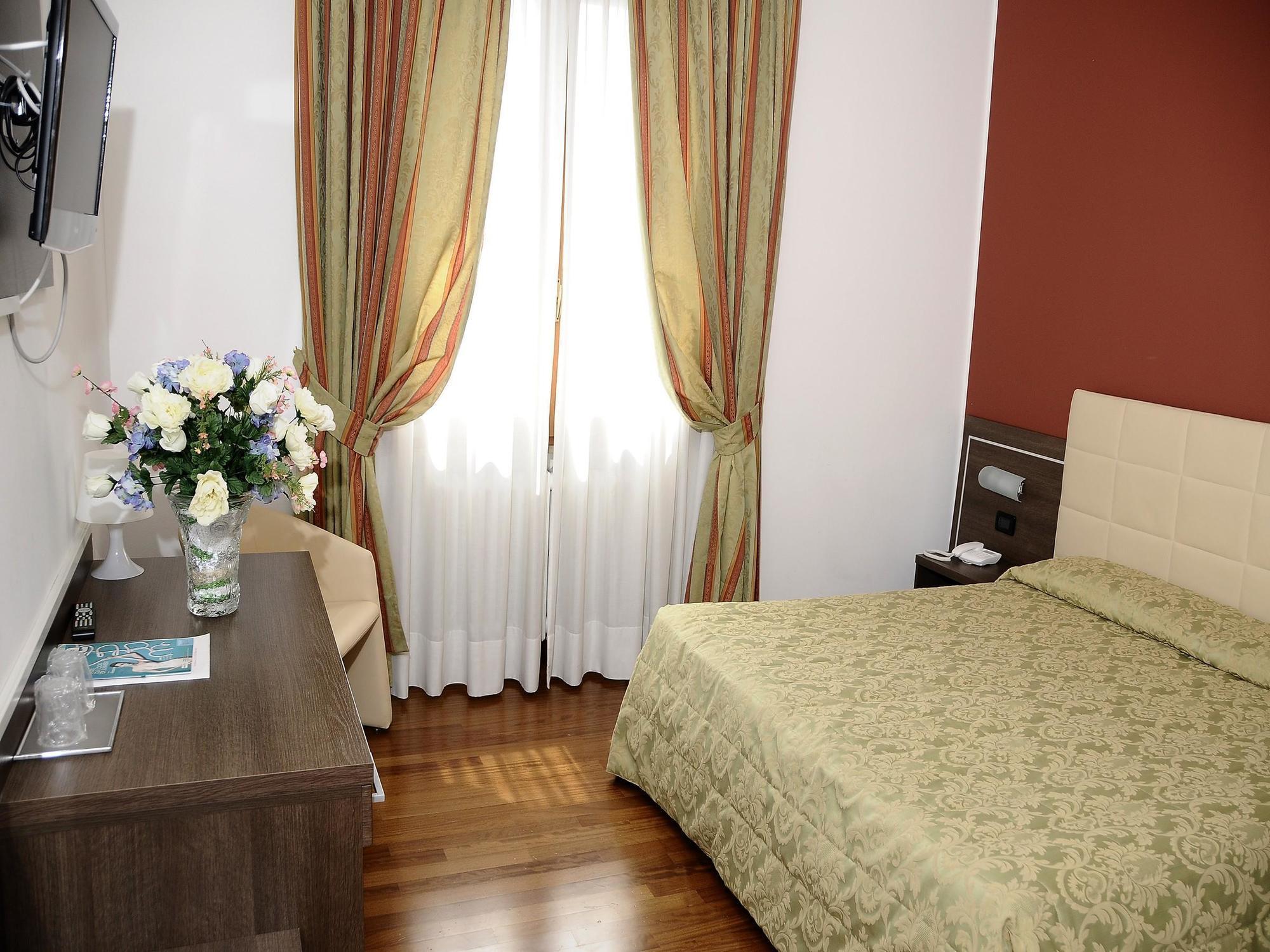 Hotel Milano Palmanova Esterno foto