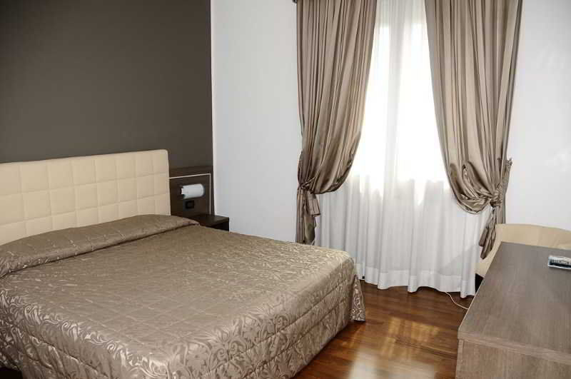Hotel Milano Palmanova Esterno foto